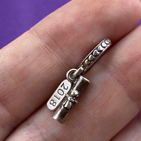 💛 Pandora Graduation Charm with 2018 Tag - Picture 4 of 4